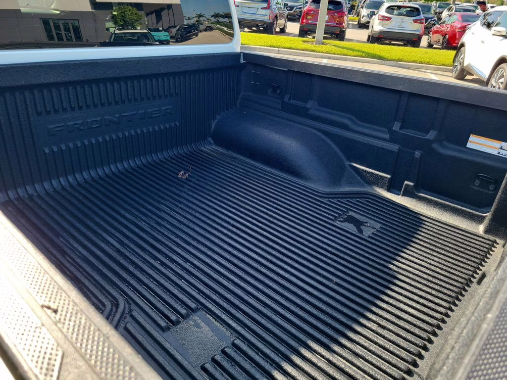 2023 Glacier White Nissan Frontier SV 4X4 Truck