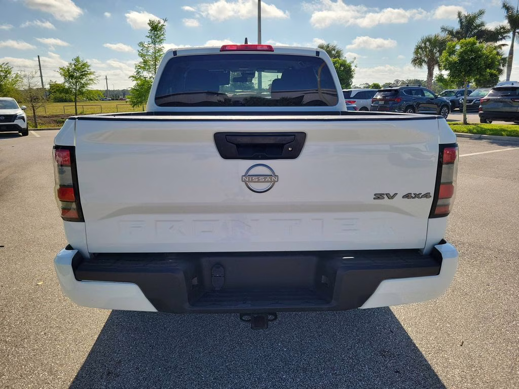 2023 Glacier White Nissan Frontier SV 4X4 Truck