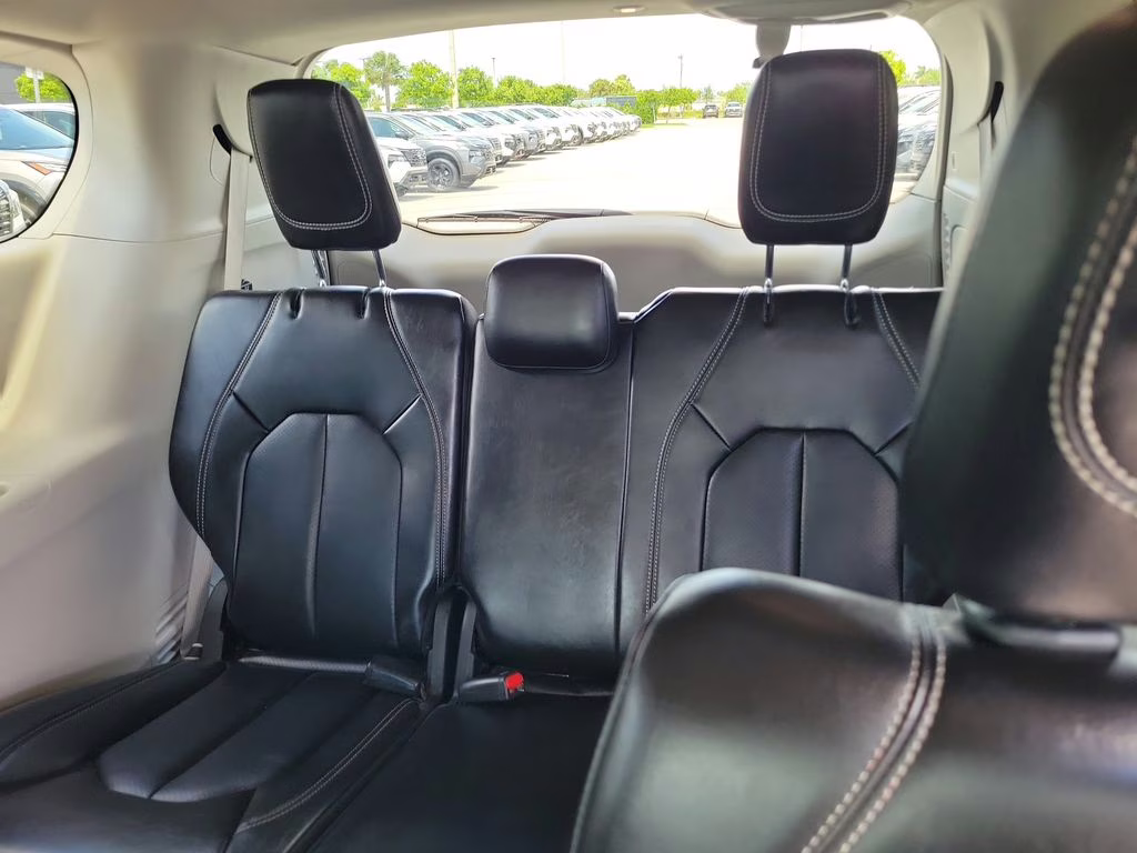 2023 Granite Crystal Metallic Clearcoat Chrysler Pacifica Touring L FWD Van