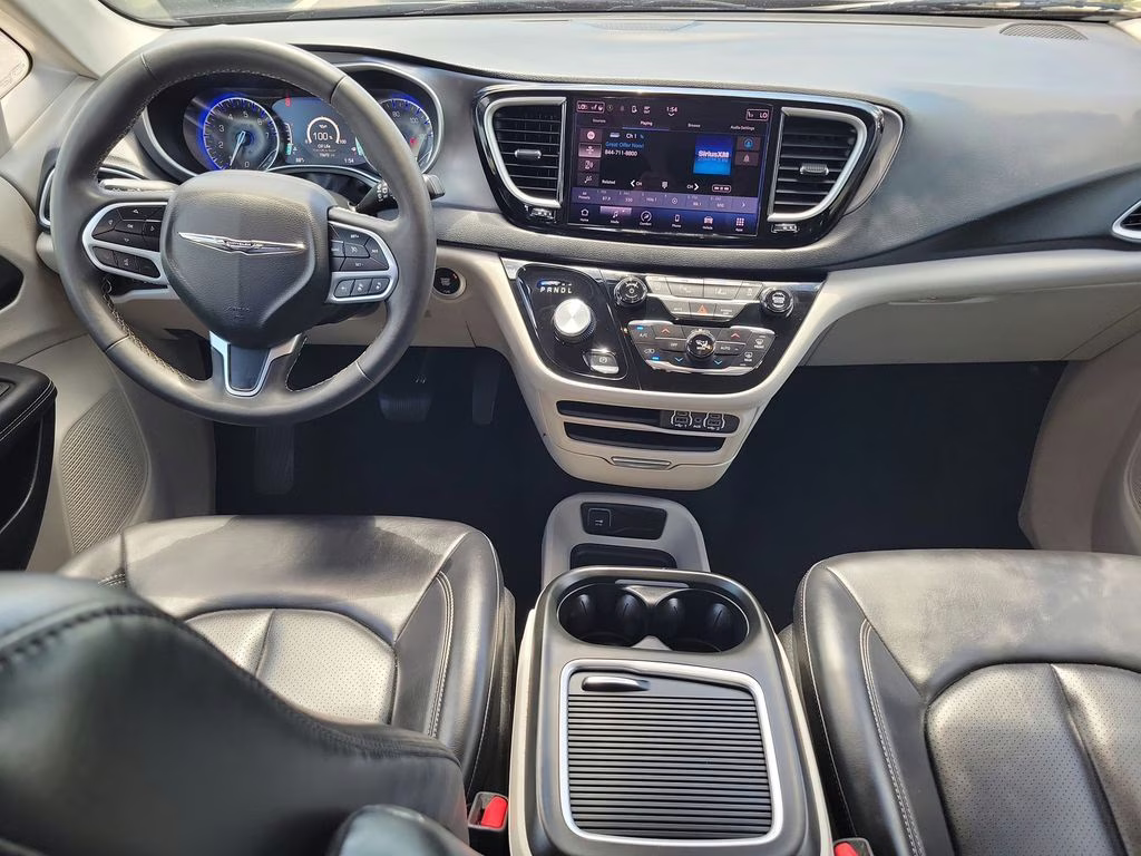 2023 Granite Crystal Metallic Clearcoat Chrysler Pacifica Touring L FWD Van