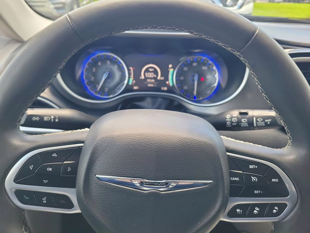 2023 Granite Crystal Metallic Clearcoat Chrysler Pacifica Touring L FWD Van