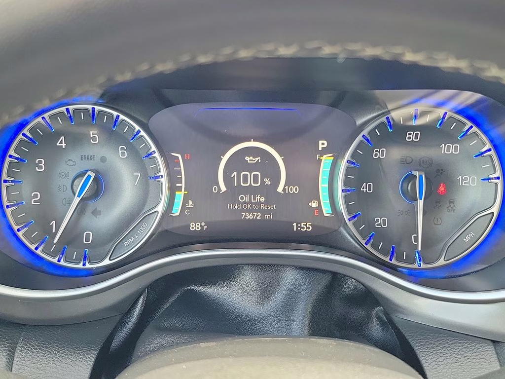 2023 Granite Crystal Metallic Clearcoat Chrysler Pacifica Touring L FWD Van