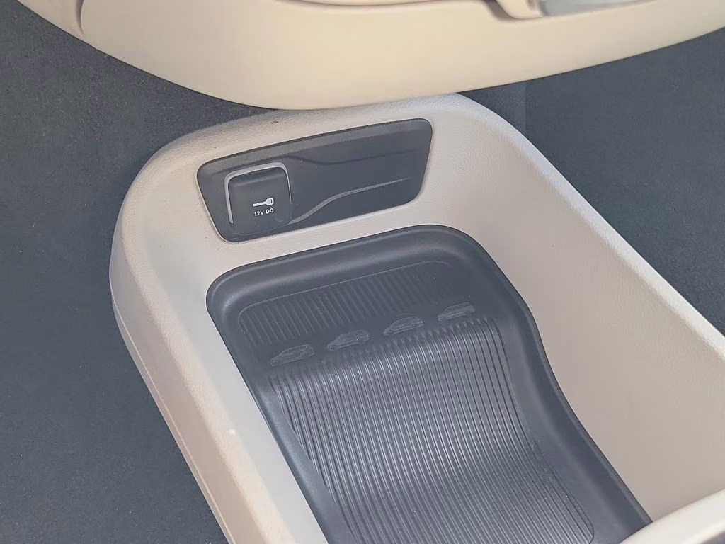 2023 Granite Crystal Metallic Clearcoat Chrysler Pacifica Touring L FWD Van