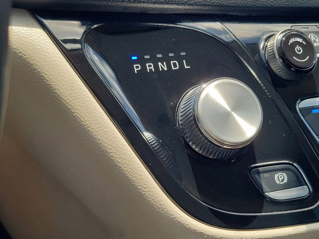 2023 Granite Crystal Metallic Clearcoat Chrysler Pacifica Touring L FWD Van