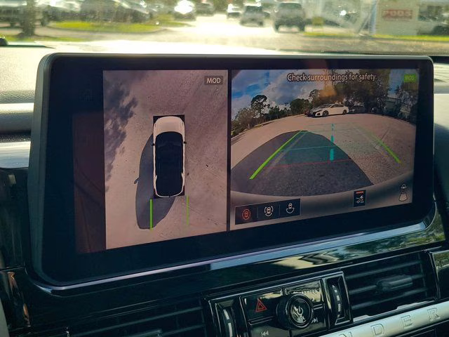 2026 White / Black Nissan Pathfinder Platinum FWD SUV