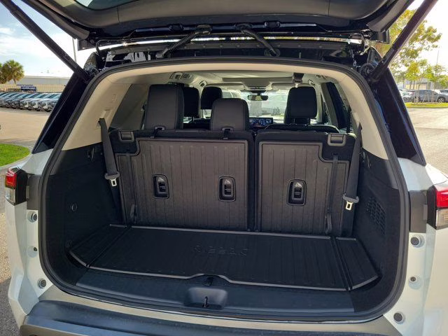 2026 White / Black Nissan Pathfinder Platinum FWD SUV