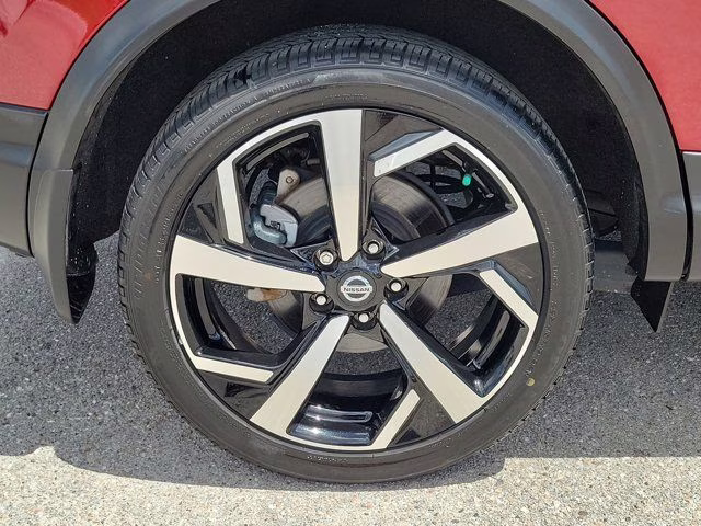 2022 Pearl Metallic Nissan Rogue Sport SL AWD SUV