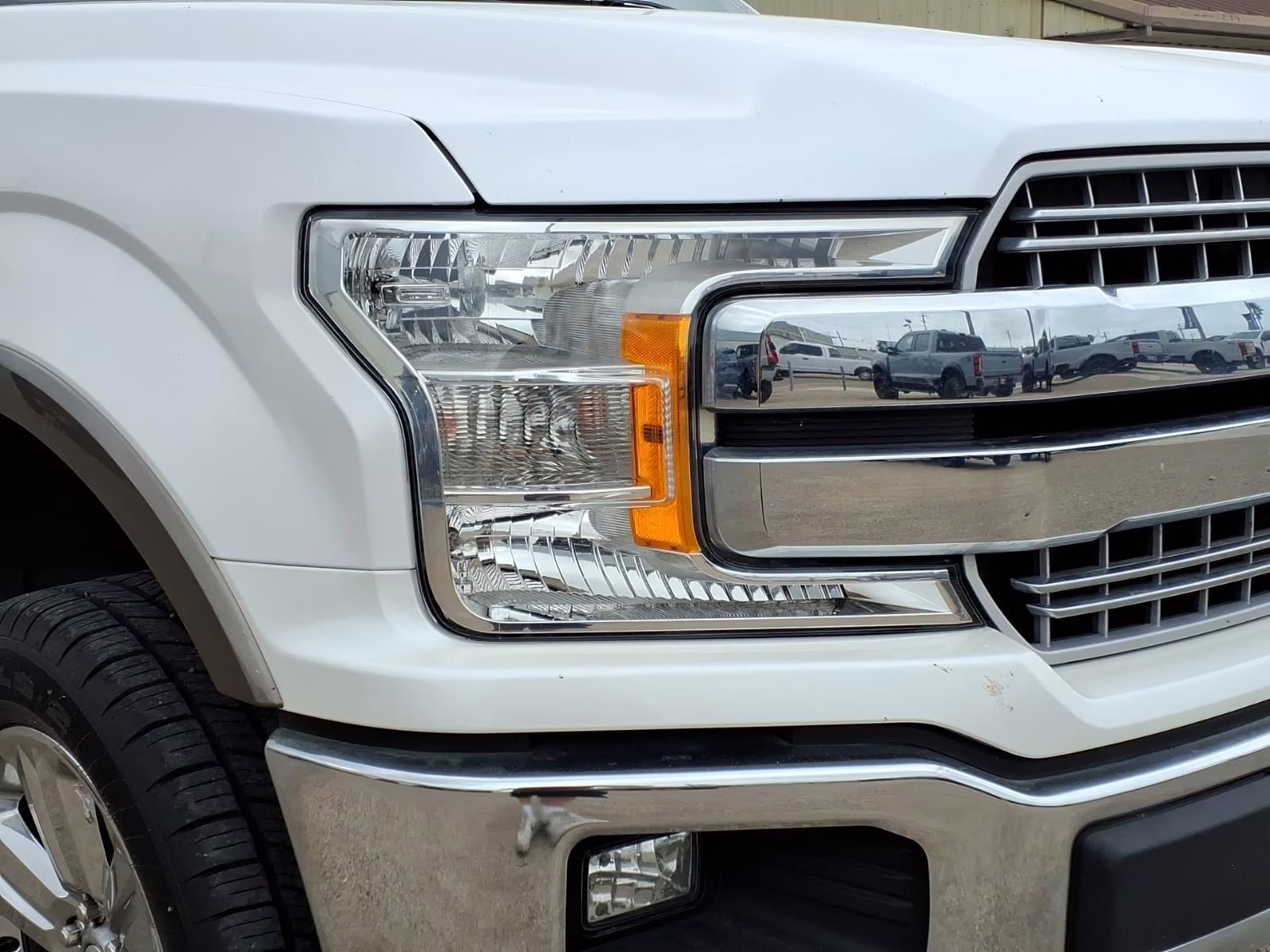 2019 White Platinum Ford F-150 Lariat 4X4 Truck