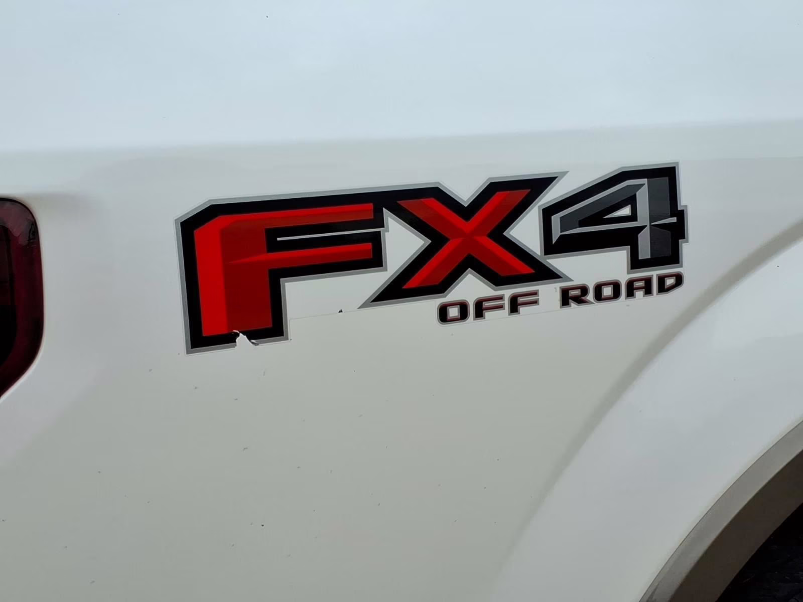 2019 White Platinum Ford F-150 Lariat 4X4 Truck