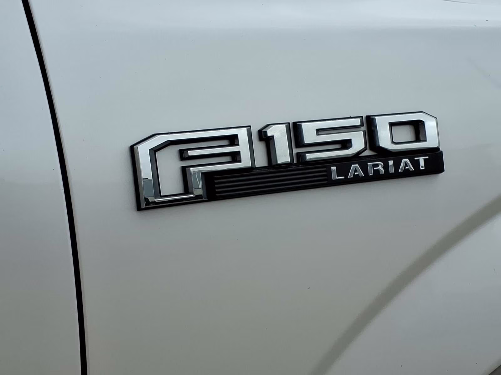 2019 White Platinum Ford F-150 Lariat 4X4 Truck