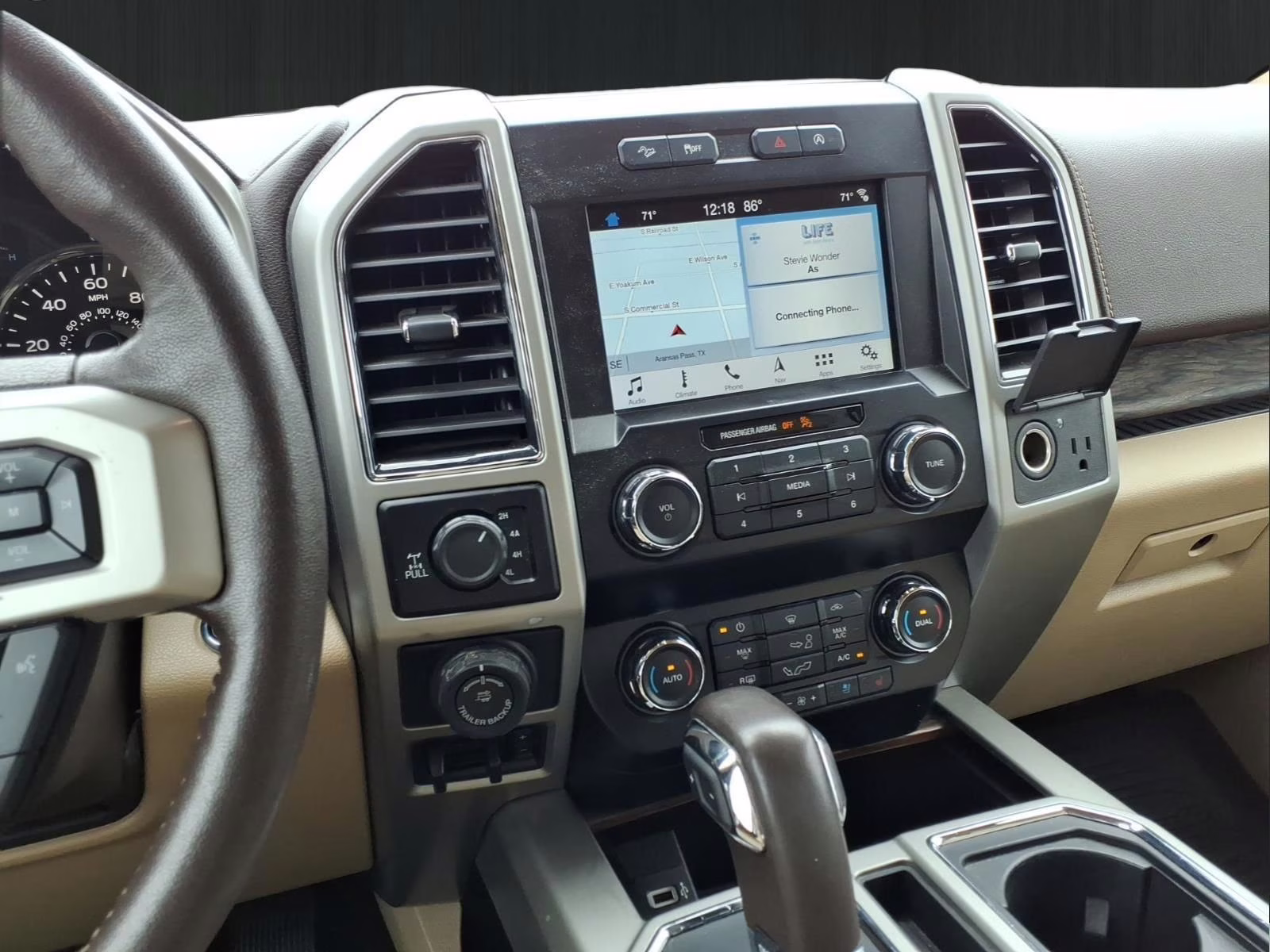 2019 White Platinum Ford F-150 Lariat 4X4 Truck