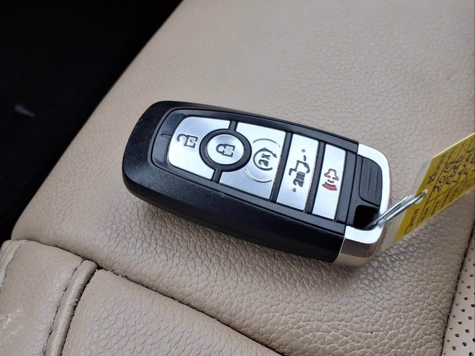 2019 White Platinum Ford F-150 Lariat 4X4 Truck