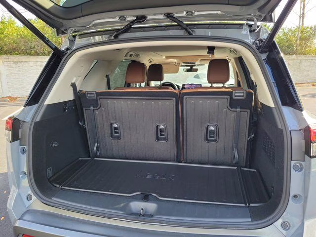 2026 Boulder Gray Pearl Nissan Pathfinder Platinum FWD SUV