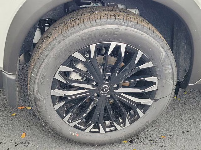 2026 Everest White Pearl Tricoat Nissan Rogue Dark Armor FWD SUV
