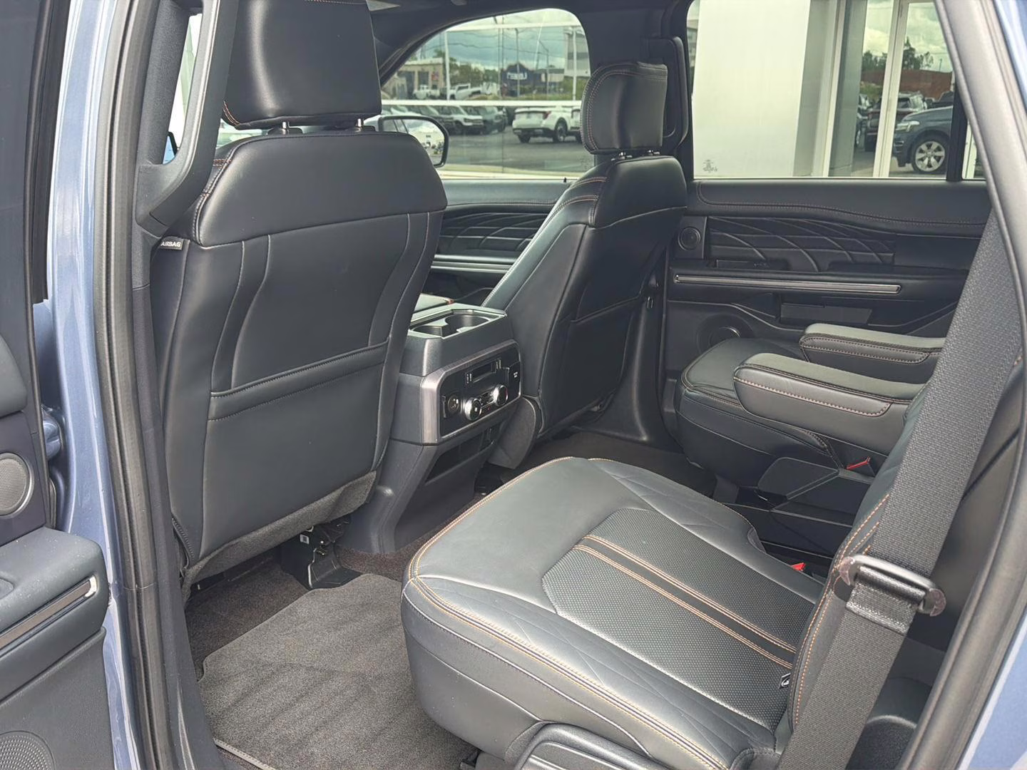 2023 Infinite Blue Metallic Tinted Clearcoat Ford Expedition Platinum 4X4 SUV