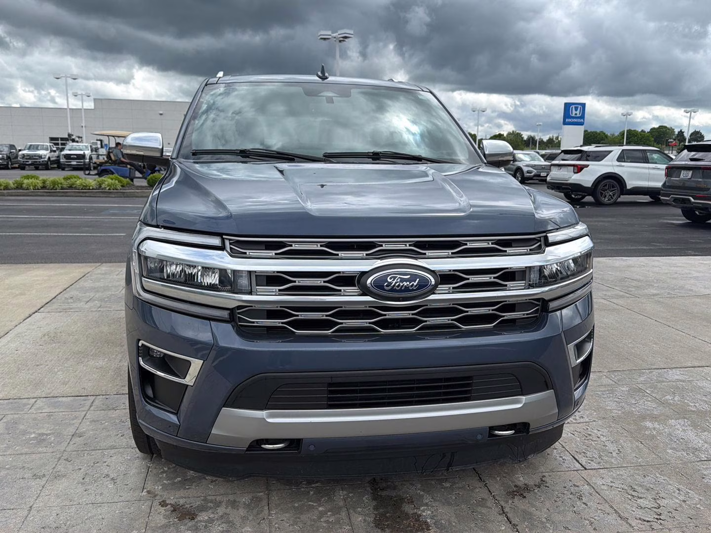 2023 Infinite Blue Metallic Tinted Clearcoat Ford Expedition Platinum 4X4 SUV