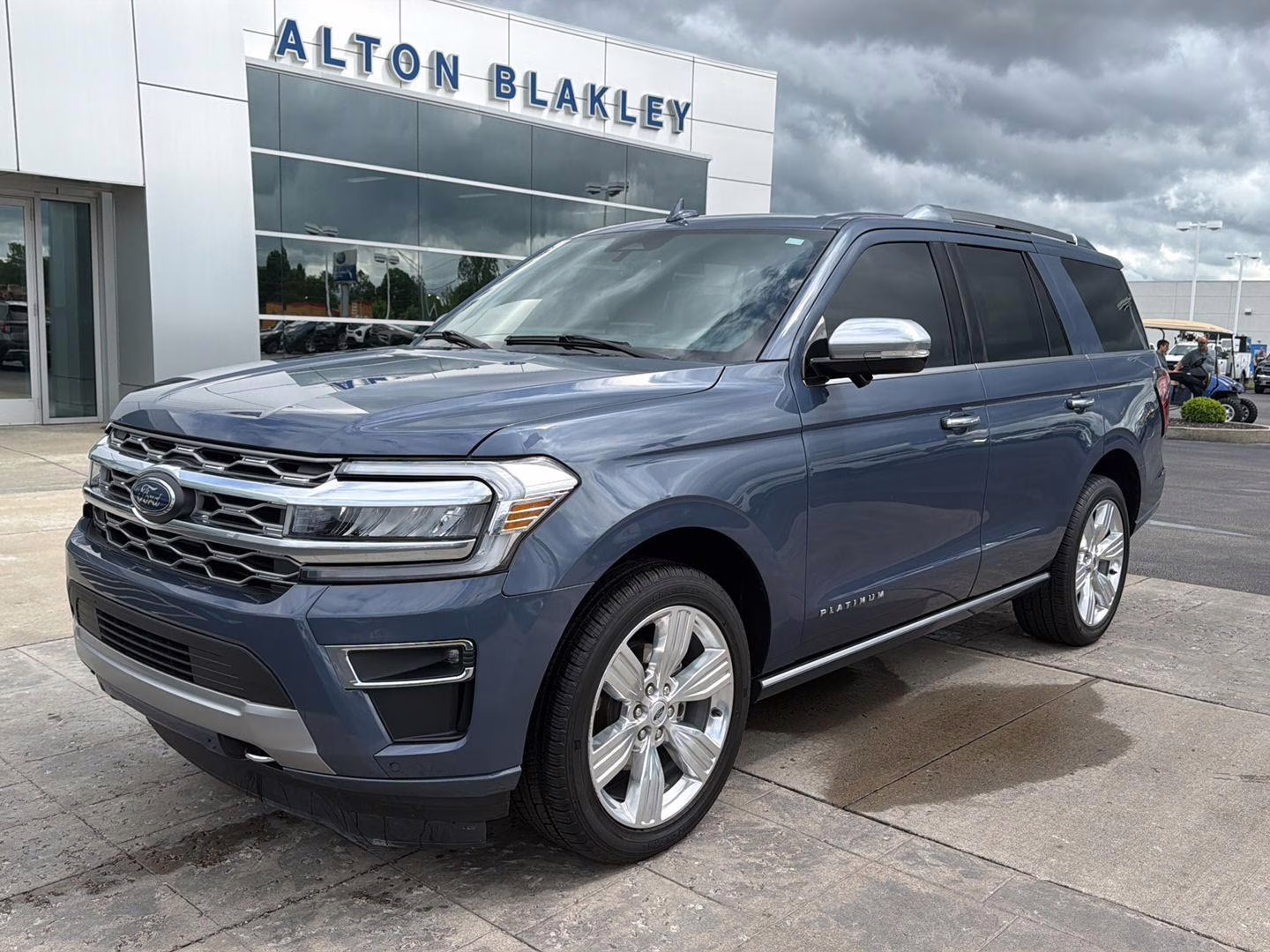 2023 Infinite Blue Metallic Tinted Clearcoat Ford Expedition Platinum 4X4 SUV
