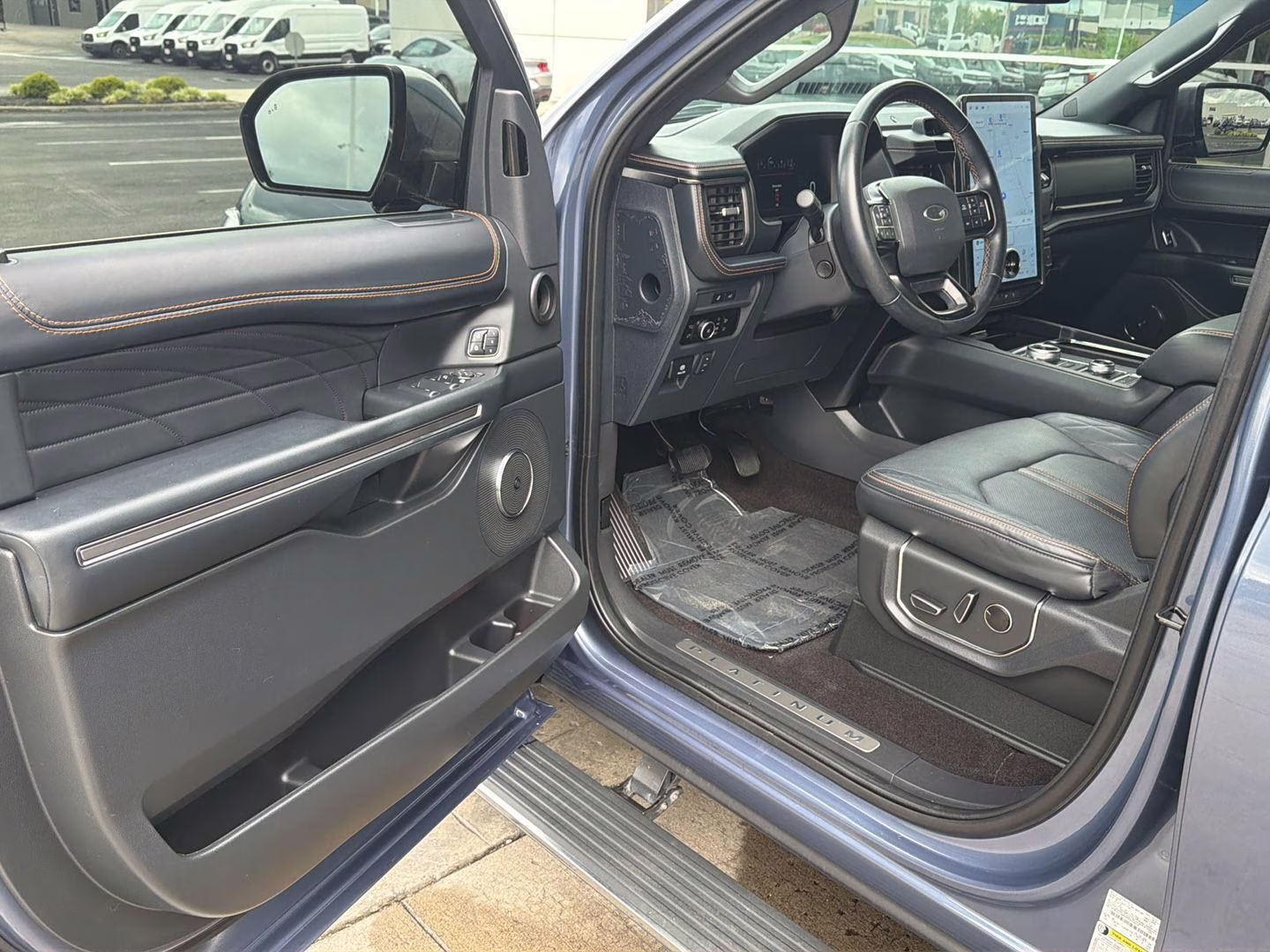 2023 Infinite Blue Metallic Tinted Clearcoat Ford Expedition Platinum 4X4 SUV
