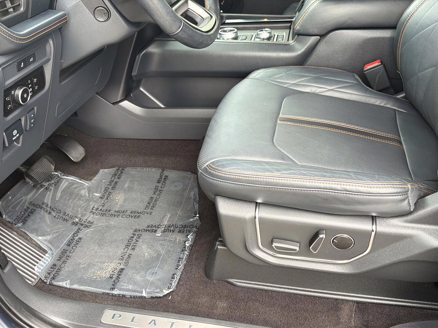 2023 Infinite Blue Metallic Tinted Clearcoat Ford Expedition Platinum 4X4 SUV