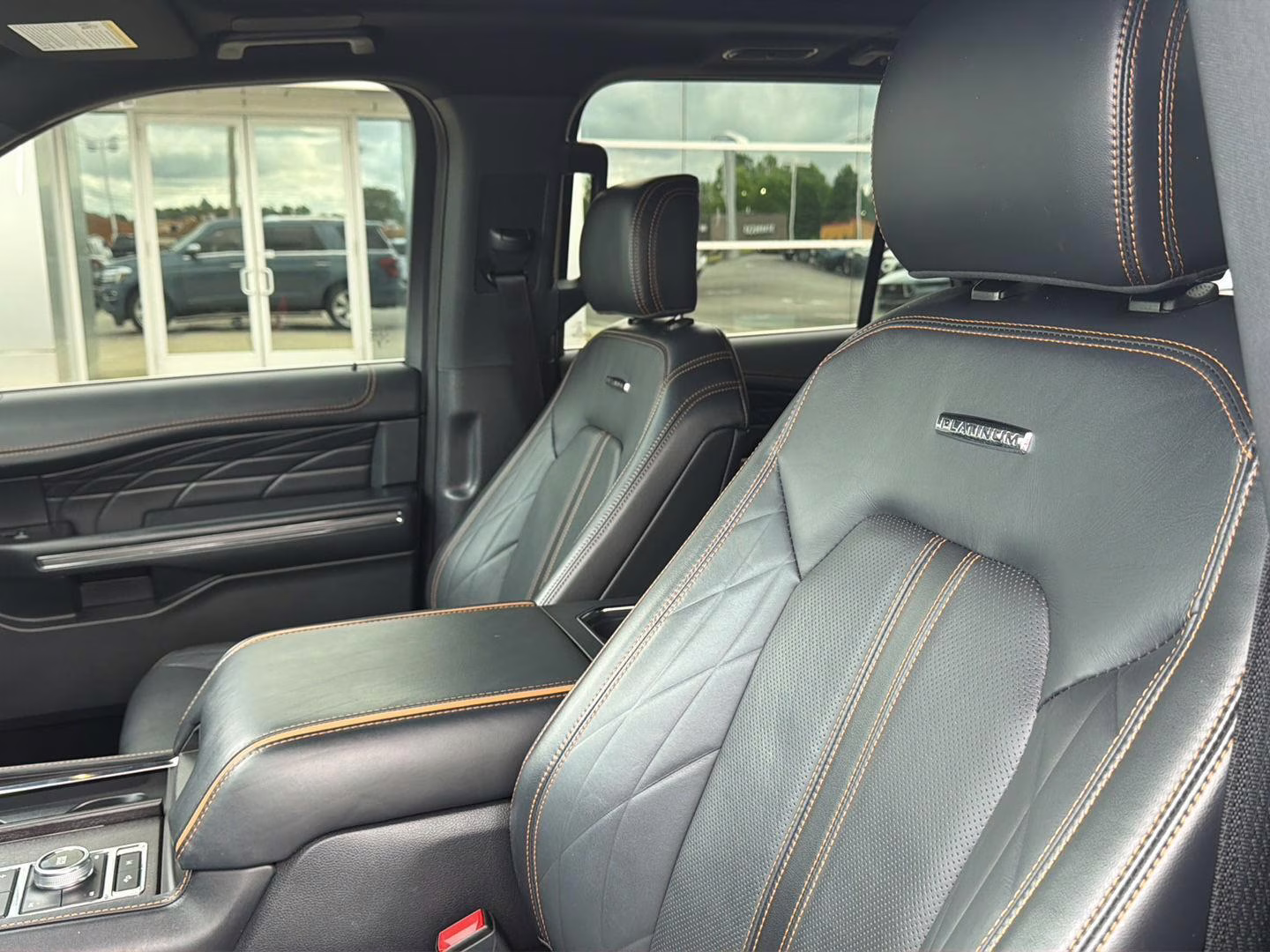 2023 Infinite Blue Metallic Tinted Clearcoat Ford Expedition Platinum 4X4 SUV
