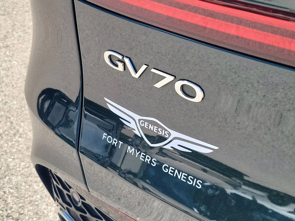 2023 Cardiff Green Genesis GV70 2.5T AWD SUV