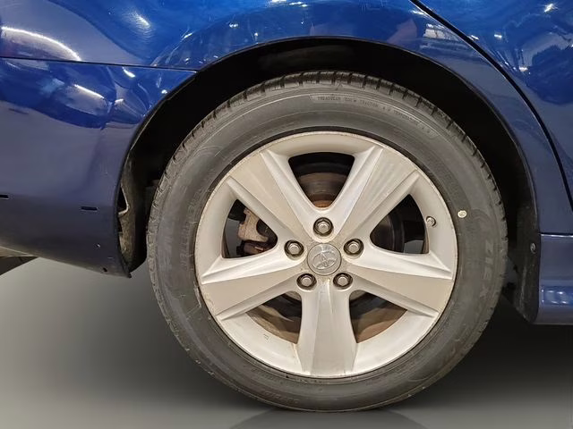 2010 Blue Ribbon Metallic Toyota Camry SE FWD Sedan