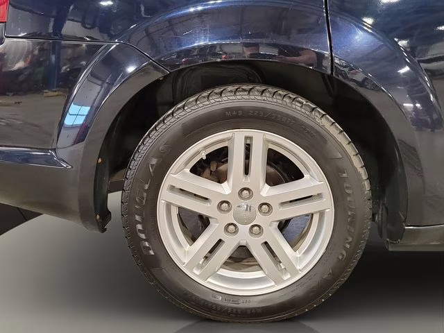 2011 Blackberry Pearlcoat Dodge Avenger Mainstreet FWD Sedan