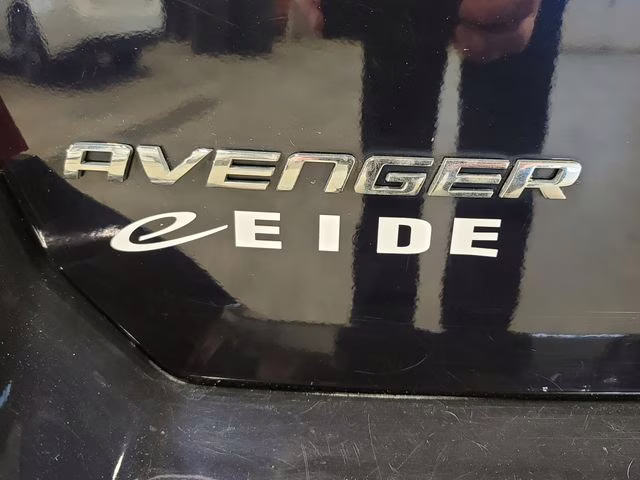 2011 Blackberry Pearlcoat Dodge Avenger Mainstreet FWD Sedan