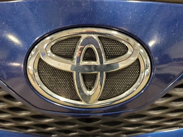 2010 Blue Ribbon Metallic Toyota Camry SE FWD Sedan