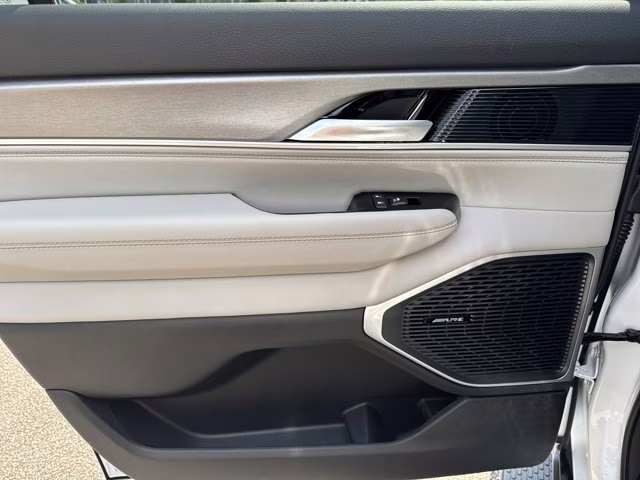 2026 Bright White Clearcoat Jeep Grand Wagoneer RWD SUV