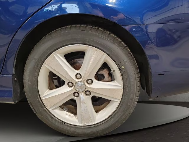 2010 Blue Ribbon Metallic Toyota Camry SE FWD Sedan