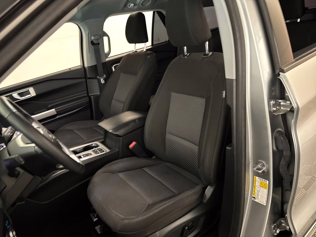 2023 Silver Metallic Ford Explorer XLT RWD SUV