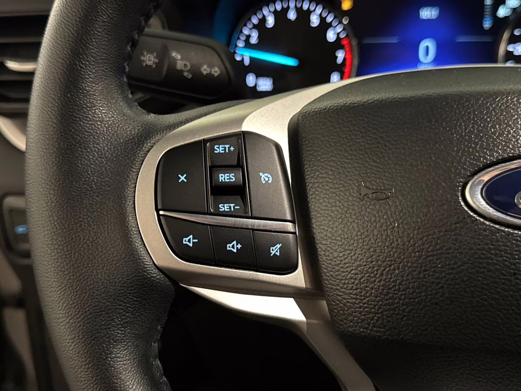 2023 Silver Metallic Ford Explorer XLT RWD SUV