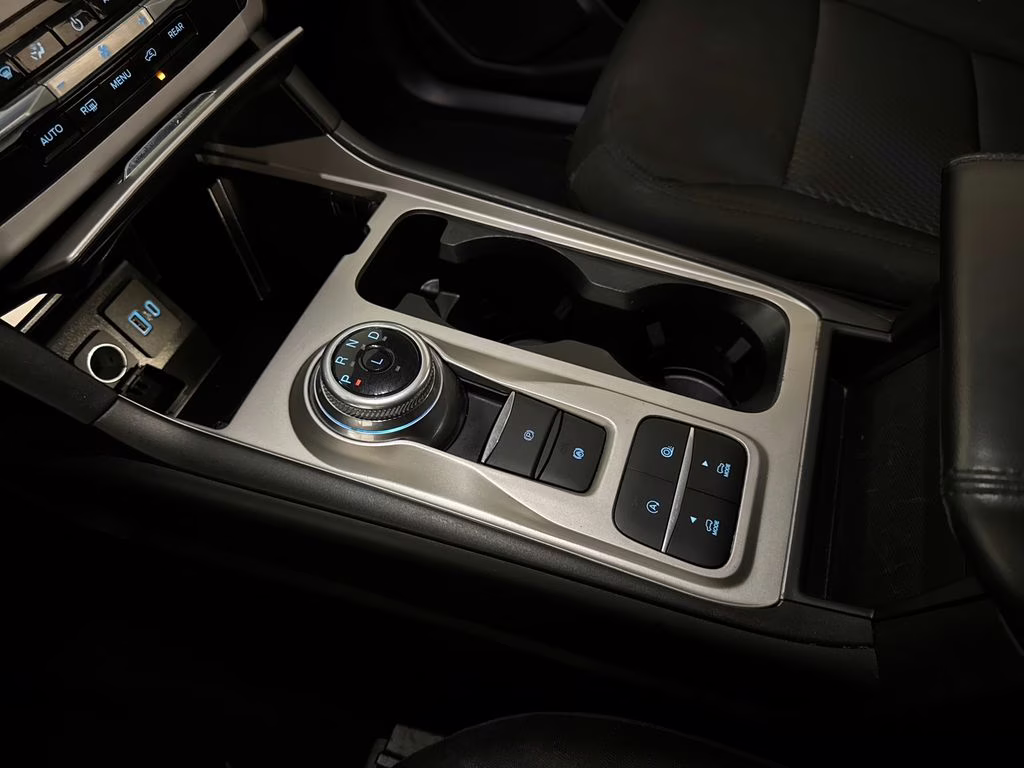 2023 Silver Metallic Ford Explorer XLT RWD SUV