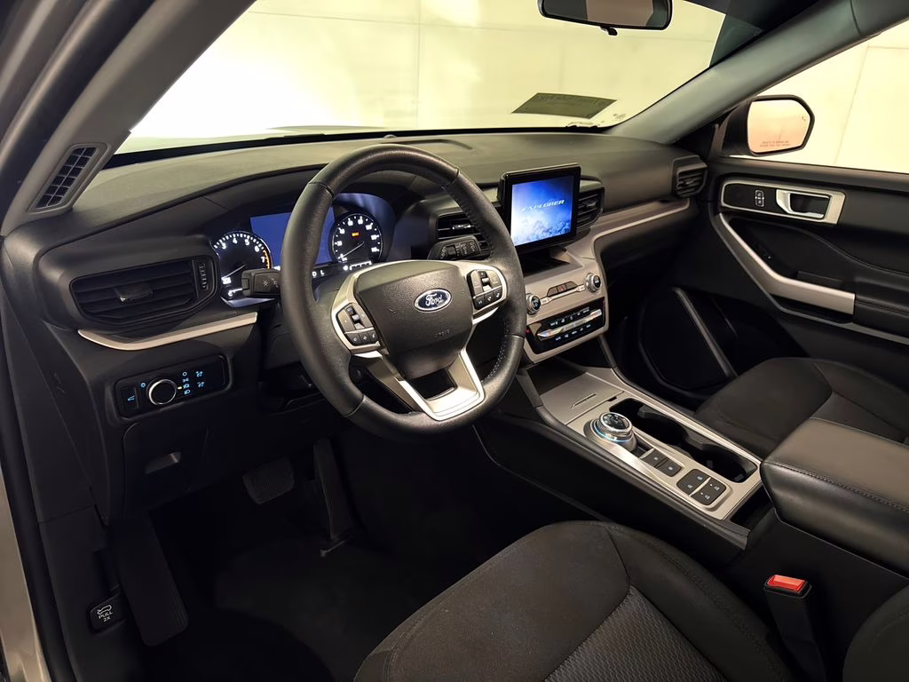 2023 Silver Metallic Ford Explorer XLT RWD SUV