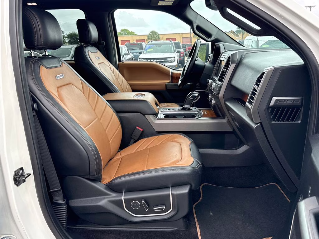 2017 White Platinum Metallic Tri-Coat Ford F-150 Limited 4X4 Truck