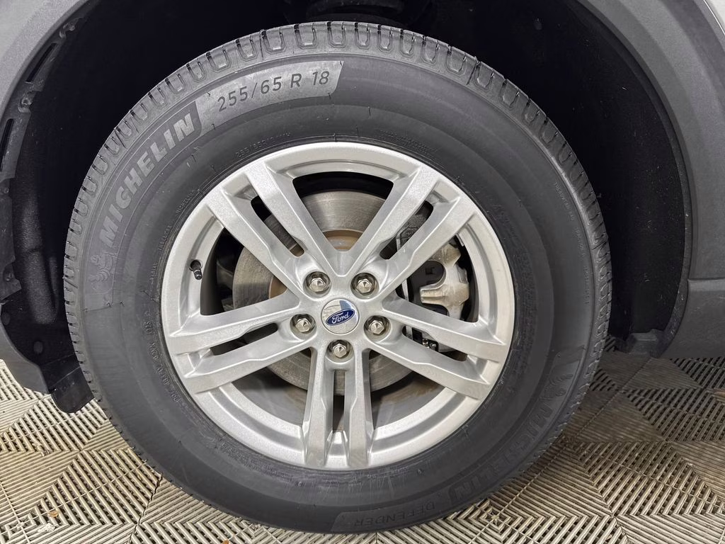 2023 Silver Metallic Ford Explorer XLT RWD SUV