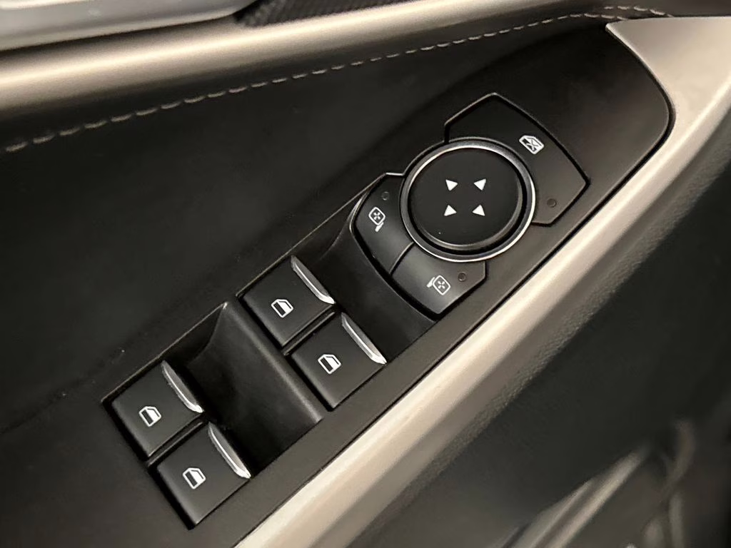 2023 Silver Metallic Ford Explorer XLT RWD SUV