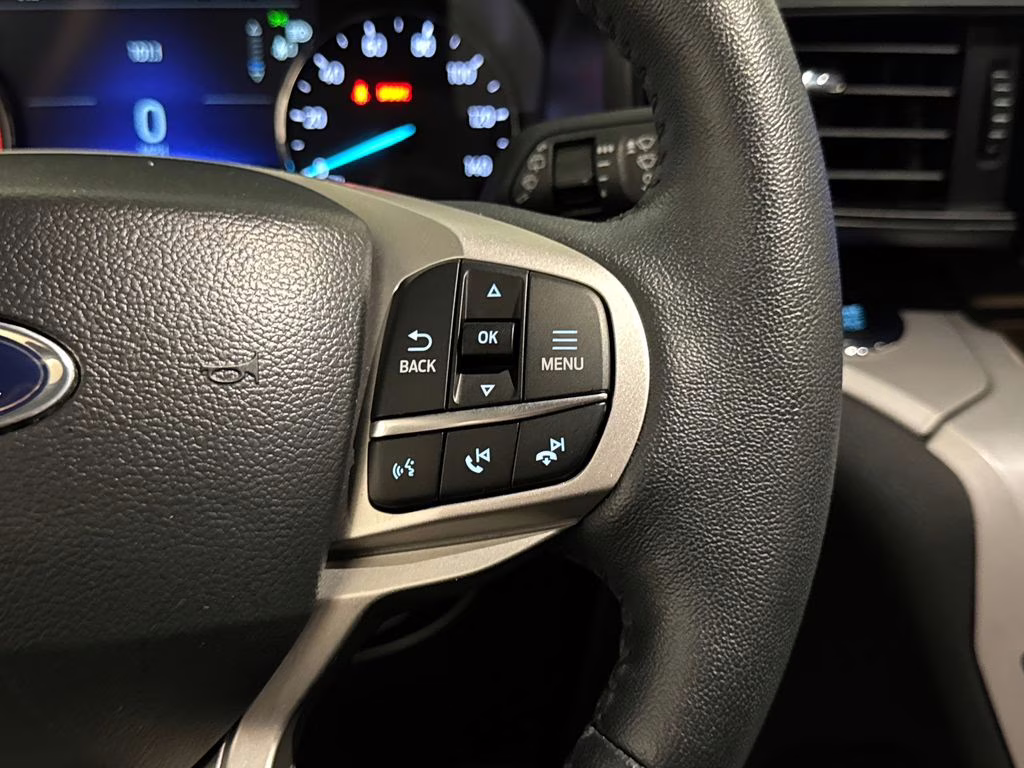 2023 Silver Metallic Ford Explorer XLT RWD SUV