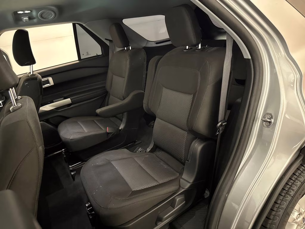2023 Silver Metallic Ford Explorer XLT RWD SUV