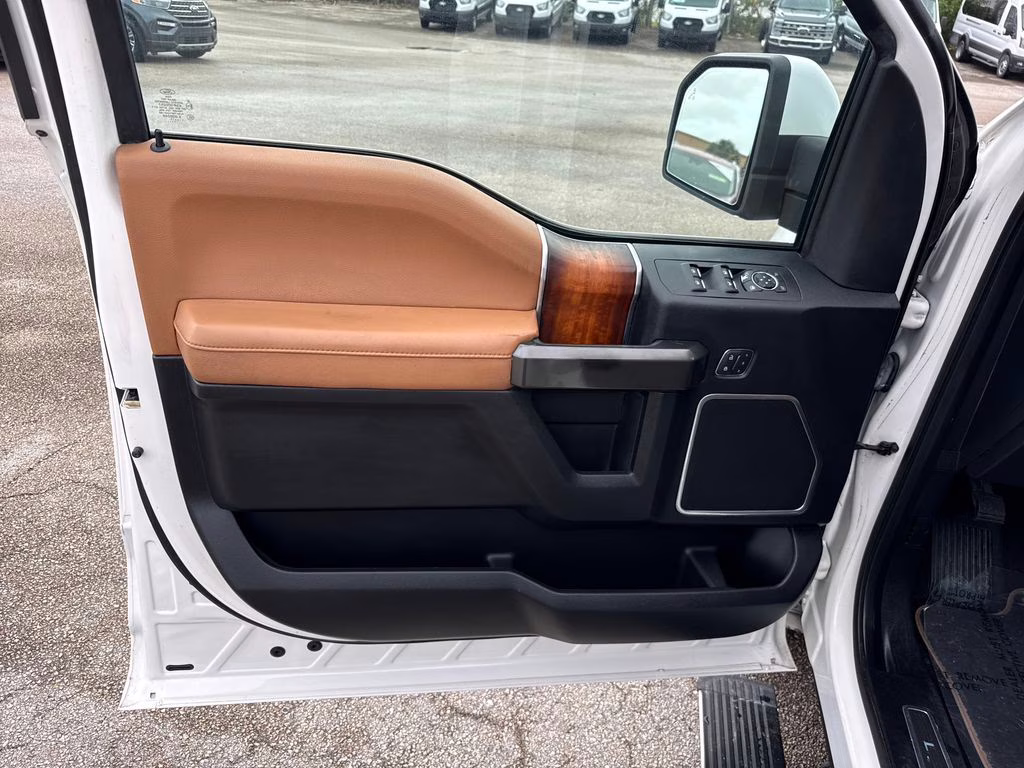 2017 White Platinum Metallic Tri-Coat Ford F-150 Limited 4X4 Truck