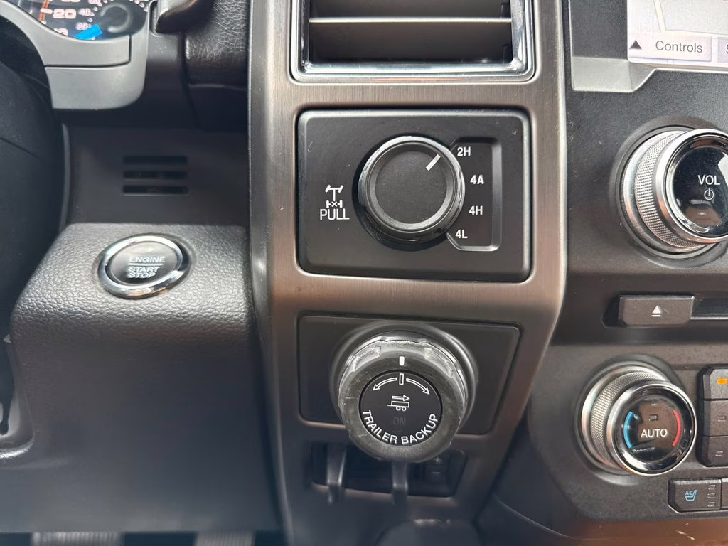 2017 White Platinum Metallic Tri-Coat Ford F-150 Limited 4X4 Truck