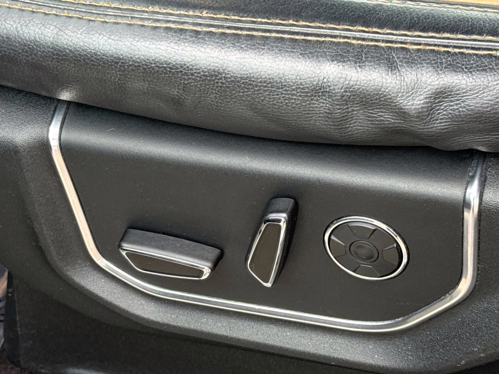 2017 White Platinum Metallic Tri-Coat Ford F-150 Limited 4X4 Truck