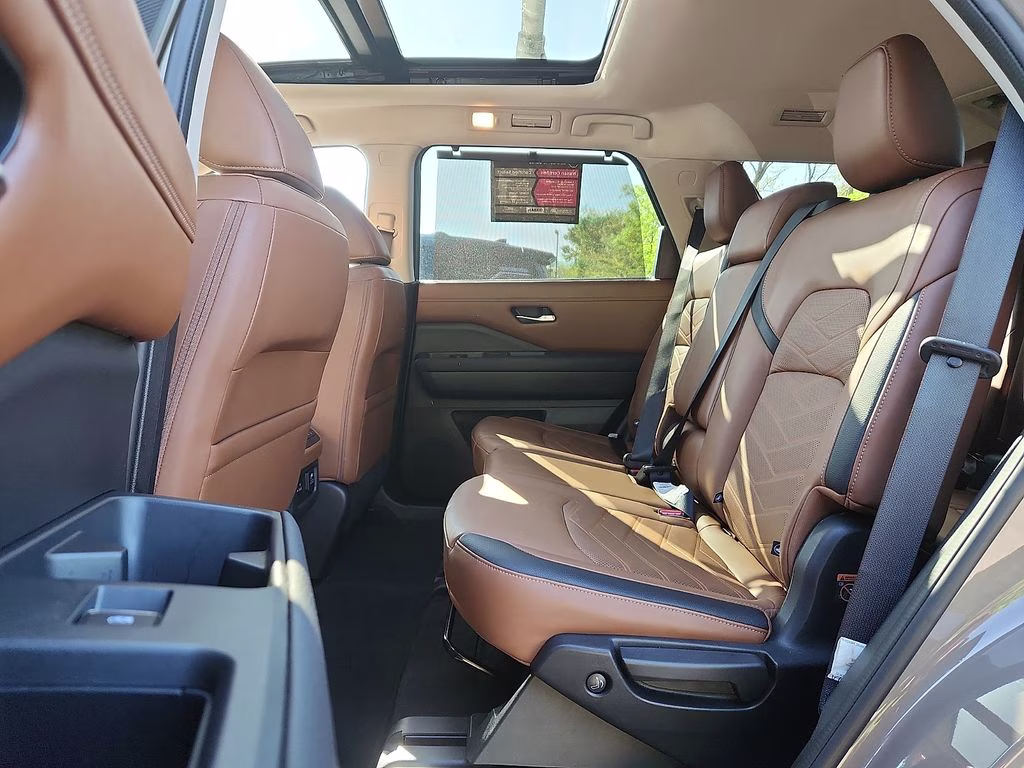 2023 Nissan Pathfinder Platinum - Photo 11