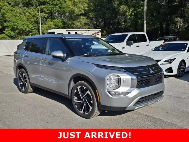 2024 Silver Mitsubishi Outlander SE AWD SUV