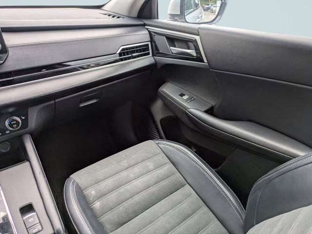 2024 Silver Mitsubishi Outlander SE AWD SUV