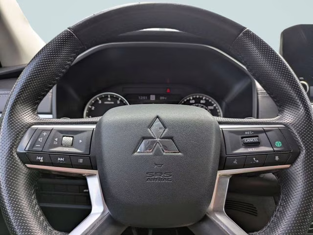 2024 Silver Mitsubishi Outlander SE AWD SUV