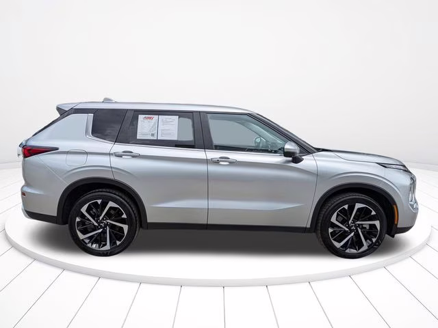 2024 Silver Mitsubishi Outlander SE AWD SUV