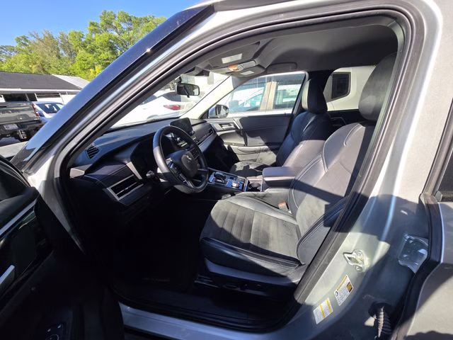 2024 Silver Mitsubishi Outlander SE AWD SUV