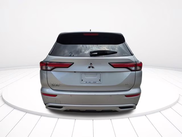 2024 Silver Mitsubishi Outlander SE AWD SUV